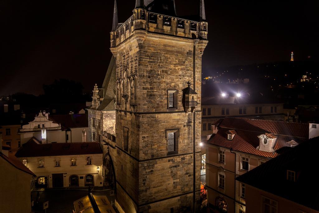 Amazing Charles Bridge Daire