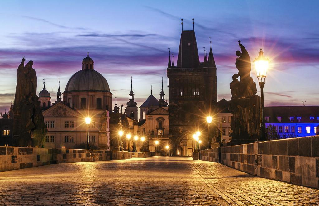 Amazing Charles Bridge Daire