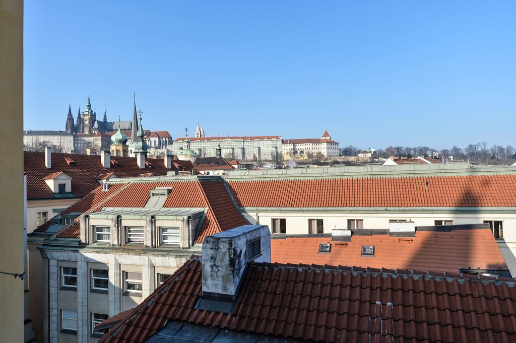 Amazing Charles Bridge Daire